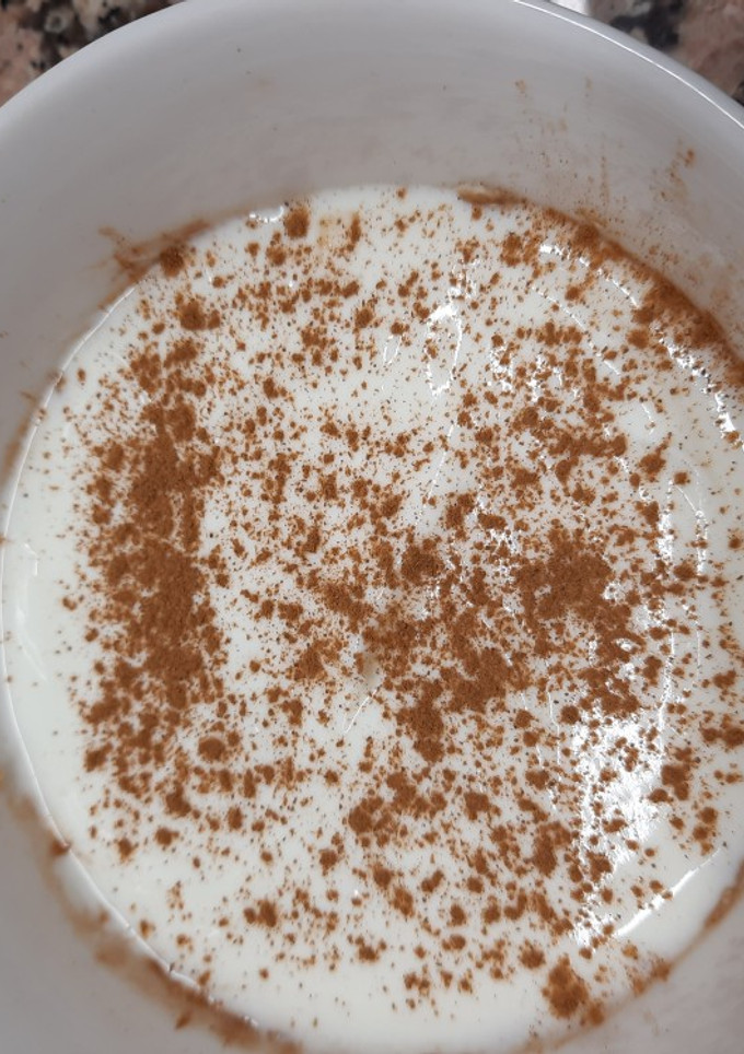 Una foto de Postre con yogur, plátano y avena "estilo tiramisú"
