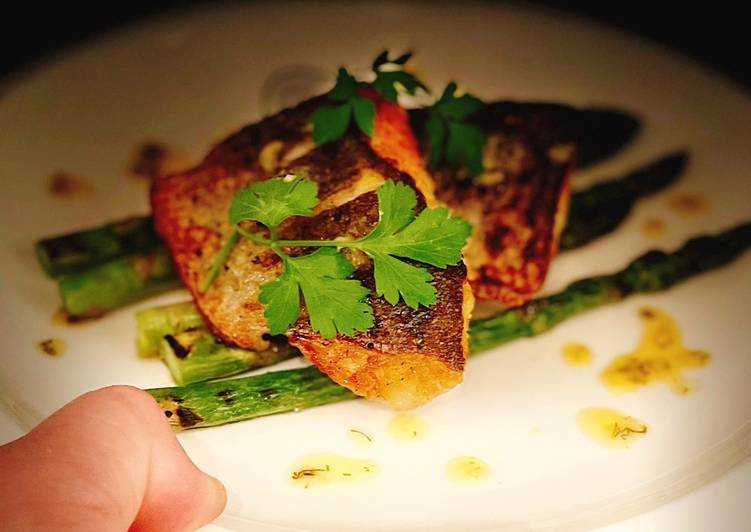 Recipe of Quick Pan fried sea bass, chargrilled asparagus &amp; lemon dill butter