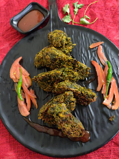 कोथिम्बीर वड़ी (Kothimbir vadi recipe in hindi) रेसिपी मुख्य फोटो