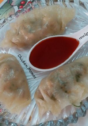 A picture of Chicken Momos.