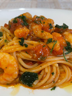 Foto di Spaghetti con Code di Mazzancolle e Pomodorini Freschi