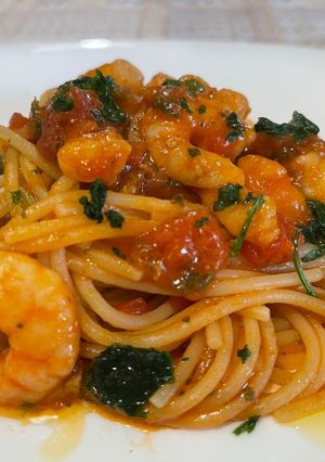 Foto di Spaghetti con Code di Mazzancolle e Pomodorini Freschi