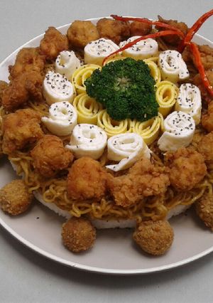 Foto resep Cake birthday antimainstream nasi mie goreng ayam goreng