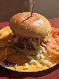 आलू टिक्की वेज बर्गर(aloo tikki veg burger recipe in hindi) रेसिपी मुख्य फोटो