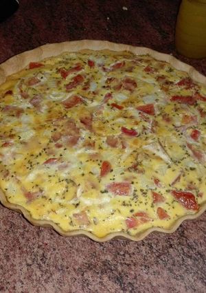 Una foto de Tarta de jamón y queso completa