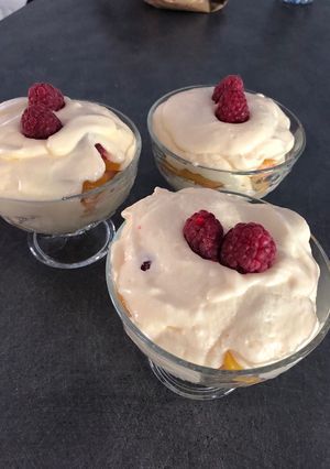 Une photo de Tiramisu pêches framboises