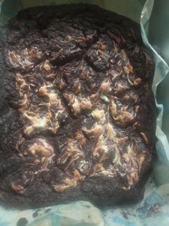 રેડ વેલ્વેટ ક્રીમ ચીઝ બ્રાઉની(browani recipe in Gujarati) રેસીપી મુખ્ય ફોટો