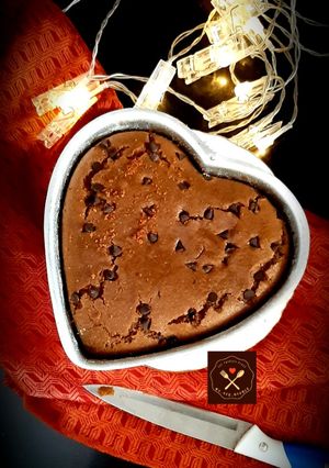 चाॅकलेट केक विथ चाॅकोचिप्स (chocolate cake with choco chips recipe in Hindi) रेसिपी मुख्य फोटो