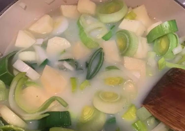 How to Make Speedy Leek and potato soup