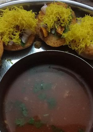જામનગર ના પ્રખ્યાત રસપાંઉ (Jamnagar Famous Raspaau Recipe In Gujarati) રેસીપી મુખ્ય ફોટો
