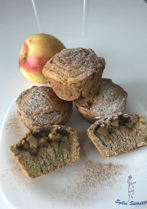 Fahéjas muffin tekercs almás pitével recept fotója