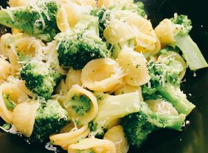 Foto principal de Orecchiette con brócoli y parmesano
