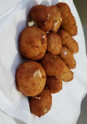 A picture of Chicken and cheese balls.