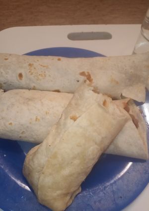 Una foto de Burritos de carne picada y bacon