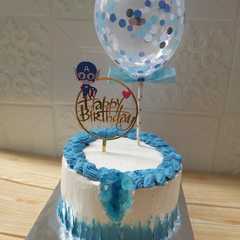 A picture of Blackforest basecake.