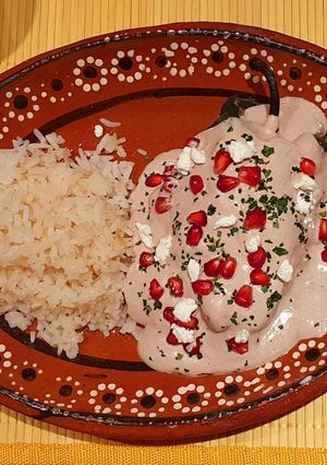 Una foto de Chiles en nogada de la familia Changuitos