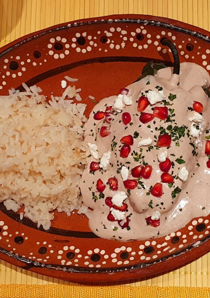 Una foto de Chiles en nogada de la familia Changuitos