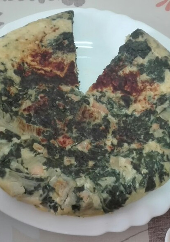 Una foto de Tortilla de acelgas y gambas