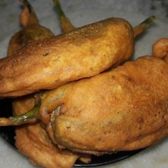 A picture of Mirchi vada.