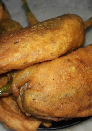 A picture of Mirchi vada.