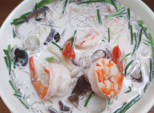 รูปของ ต้มกะทิวุ้นเส้นกับกุ้งสด