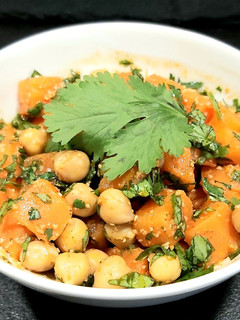 Une photo de 🥗 Carottes et pois chiches aux épices