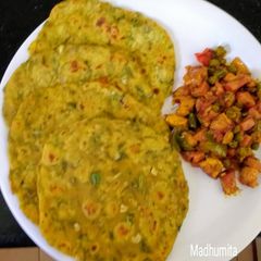 A picture of Methi Thepla.