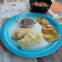 Foto di Involtini di verza con pollo e chips