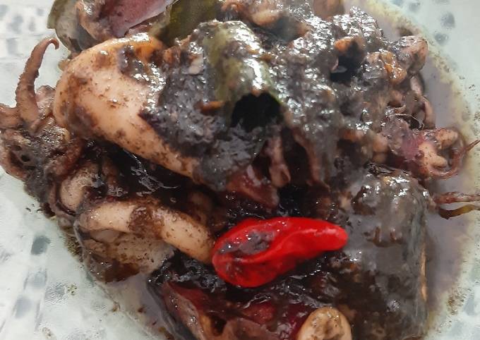 Cumi masak hitam