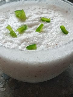 A picture of White chatni sauce.