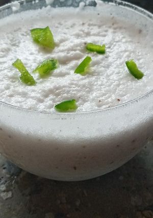 A picture of White chatni sauce.