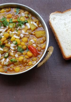 A picture of Calcutta Style Ghugni.