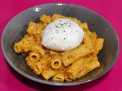 Una foto de burrata de búfala
