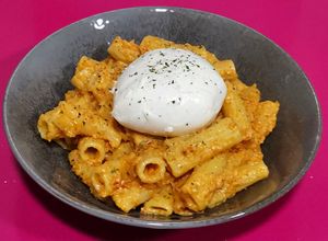 Foto principal de Rigatoni al pesto rosso
