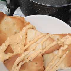 Gluten free butter pizza with a burger sauce dip-レシピのメイン写真