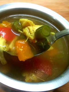 {சிக்கன் சூப்} (Chicken soup recipe in tamil) செய்முறை முக்கிய புகைப்படம்