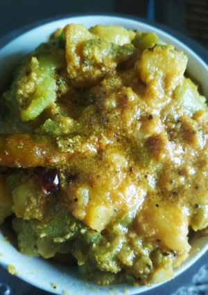 ঝিঙে আলু পোস্ত (jhinge aloo posto recipe in Bengali) রেসিপির প্রধান ছবি