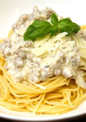 Krémsajtos-húsos spagetti recept fotója