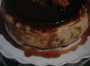 Una foto de flan de naranja