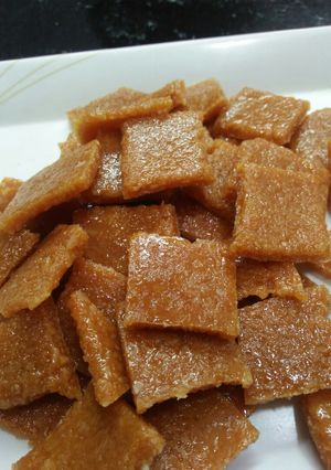 કોકોનટની ચીક્કી(Coconut Chikki Recipe in Gujarati) રેસીપી મુખ્ય ફોટો