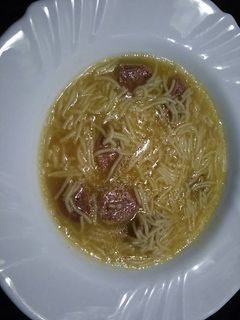 Una foto de Sopa de fideos con fuet