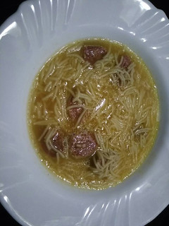 Una foto de Sopa de fideos con fuet