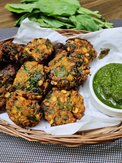 पालक चना दाल बड़ा (Palak chana dal bada recipe in hindi) रेसिपी मुख्य फोटो