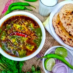 A picture of Palak Paneer.