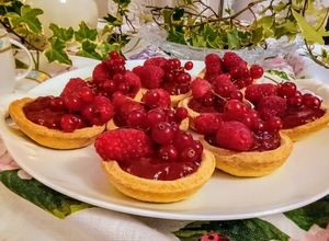 Foto di Cestino di frolla marmellata e ribes