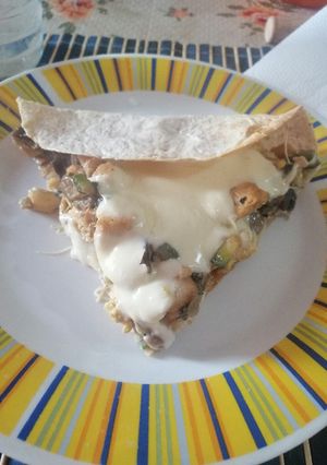 Una foto de Tarta de pollo y verduras en masa de tacos integrales