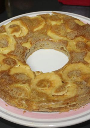 Una foto de Rosca de espelta con gambas y manzanas