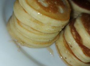 Una foto de Mini hotcakes esponjosos🥞 muy fáciles y económicos