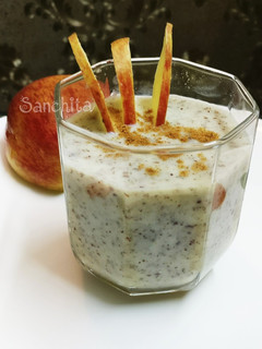 A picture of Quinoa Apple Cinnamon Shake.