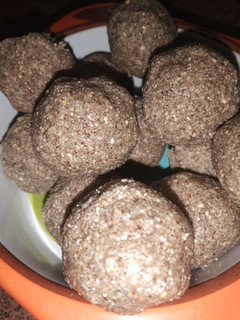 சிறுதானிய லட்டு (Sirudhaniya laddu recipe in tanil) செய்முறை முக்கிய புகைப்படம்